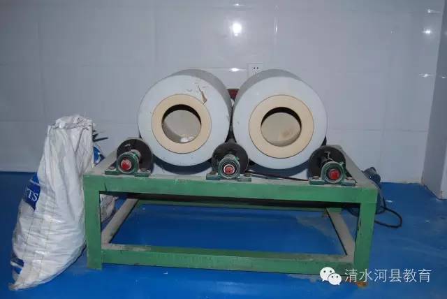 让陶瓷艺术之花在校园绽放 --传承清水河陶瓷艺术 开展校园陶艺特色教育